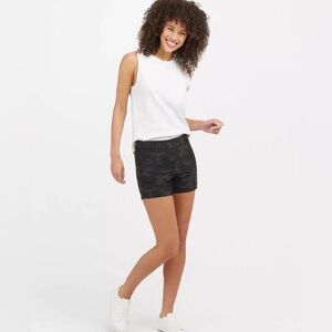 SPANX Black Camo UPF 50+ Shorts Women’s Size Large (NWT)